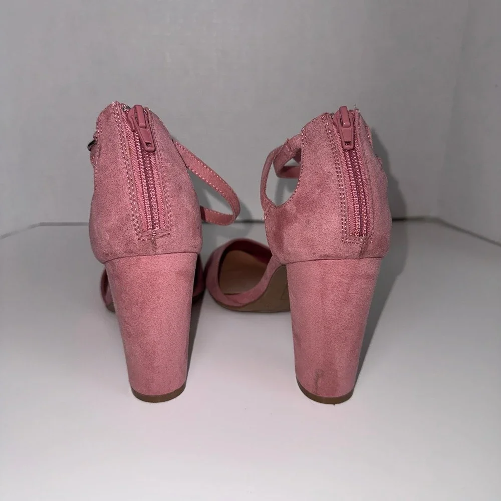 Christian Siriano Women's Faux Suede Feel Close Toe Dusty Pink Heel Size 8